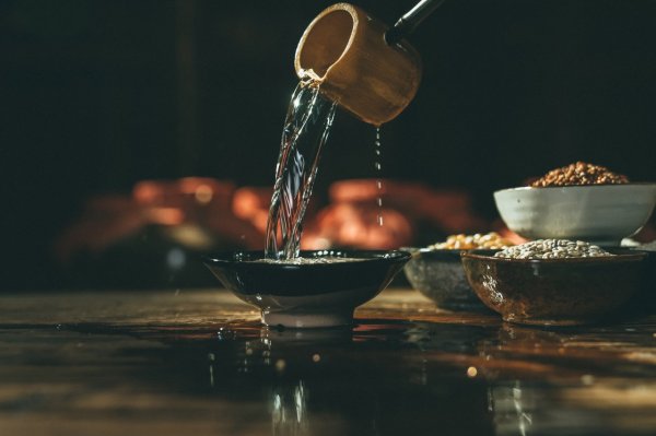 联华配资 泸州老窖“争三”战还有得打, 营收增速创10年新低, 董事长刘淼降薪近30万