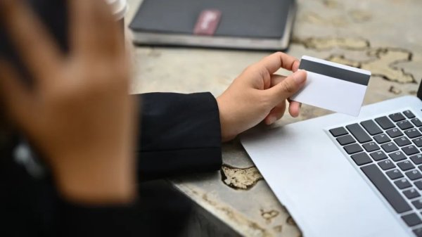 民银证券 发卡不行了, 信用卡改“拼”分期了